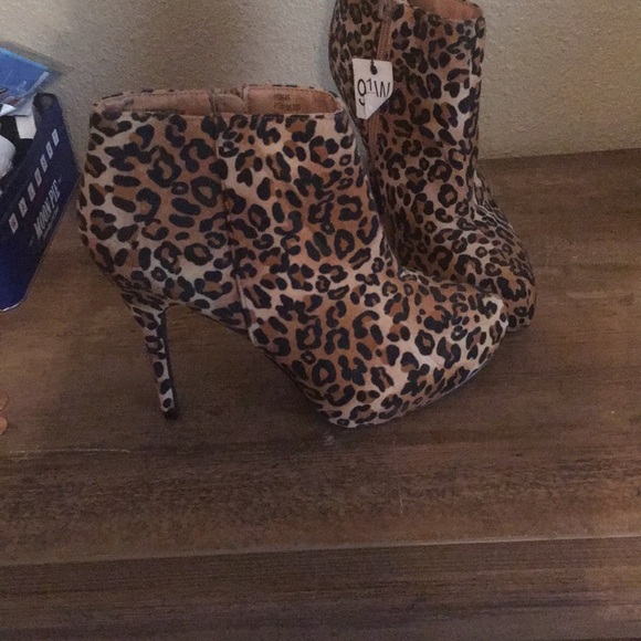 Heels - Picture 2 of 3